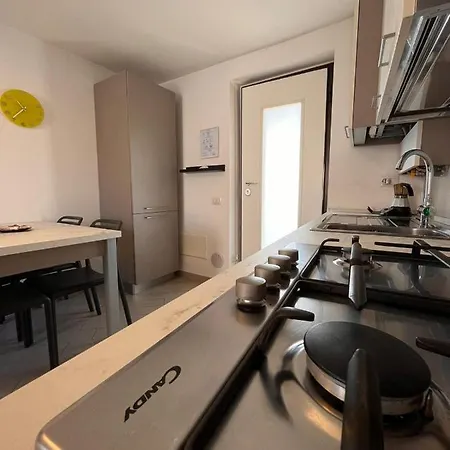 Belsorrisovarese Elegance Private Parking -with Reservation- 2* Βαρέζε