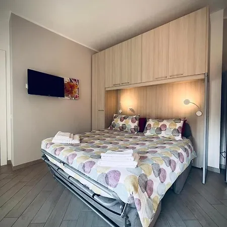 Belsorrisovarese Elegance Private Parking -with Reservation- Πανσιόν Βαρέζε