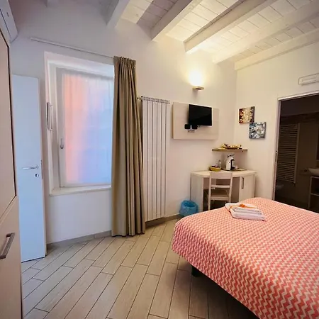 Πανσιόν Belsorrisovarese Elegance Private Parking -with Reservation- 2*