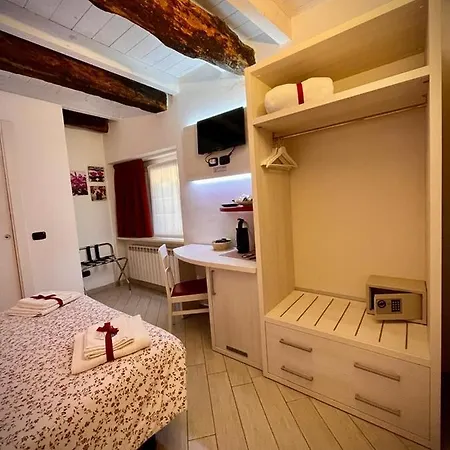 Belsorrisovarese Elegance Private Parking -with Reservation- Πανσιόν Βαρέζε