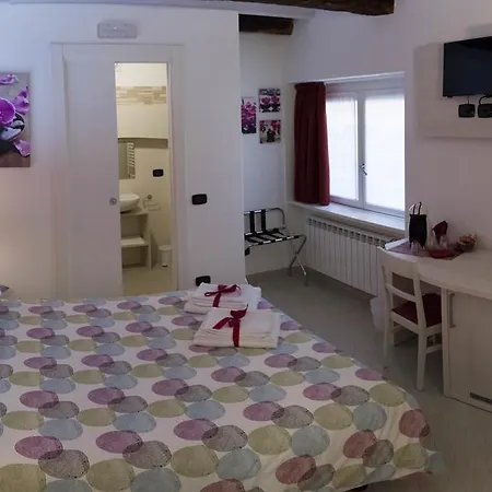 Belsorrisovarese Elegance Private Parking -with Reservation- 2* Βαρέζε
