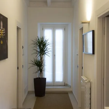 Belsorrisovarese Elegance Private Parking -with Reservation- 2* Βαρέζε