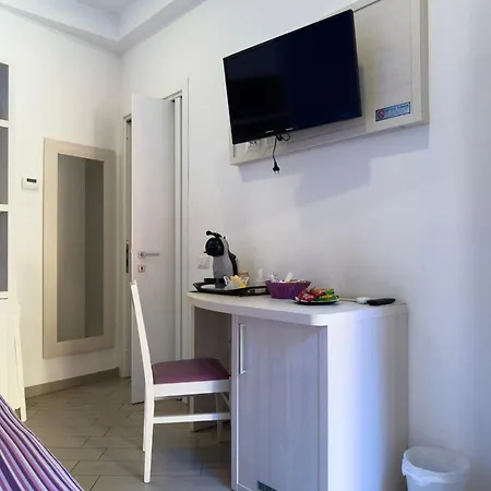 Pensionat Belsorrisovarese - Elegance Private Parking -reservation Required- Varese