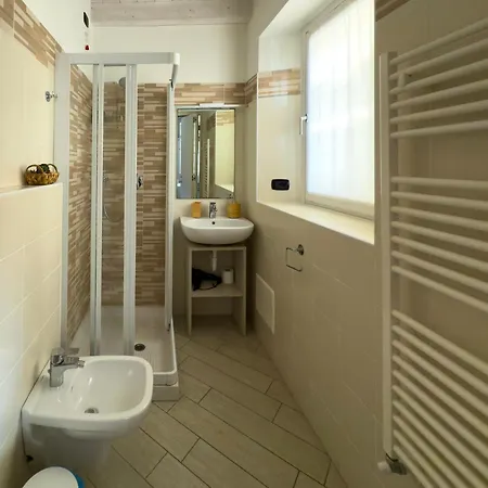 Belsorrisovarese - Boutique & - Private Parking -reservation Required- ゲストハウス バレーゼ