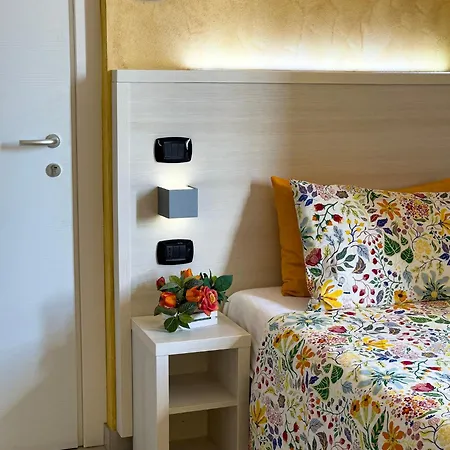Belsorrisovarese - Boutique & - Private Parking -reservation Required- ゲストハウス 4*