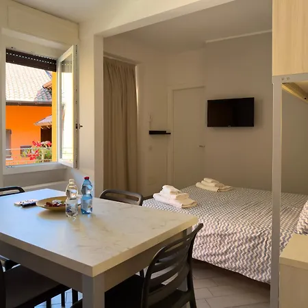 Belsorrisovarese - Boutique & - Private Parking -reservation Required- ゲストハウス