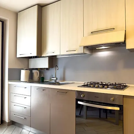 Belsorrisovarese - Boutique & - Private Parking -reservation Required- ゲストハウス 4*
