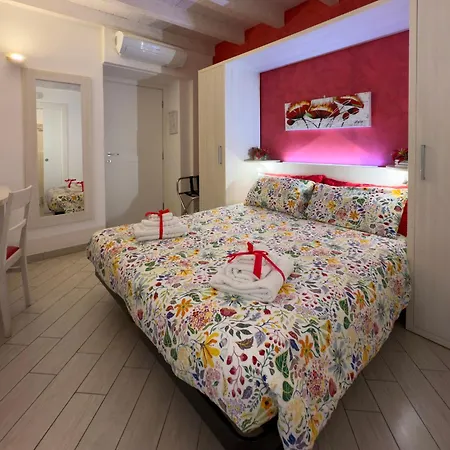Belsorrisovarese - Boutique & - Private Parking -reservation Required- ゲストハウス 4*